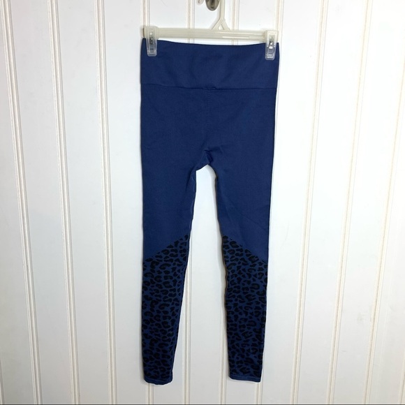 Fabletics Seamless Leopard Print Blue Leggings 66 - Picture 9 of 9